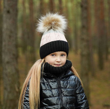 Cadouri copii bebelusi 0+ - Set de iarnă cu căciulă și fular circular pentru copii Karmelita 5993.07.K36 negru produs in Polonia