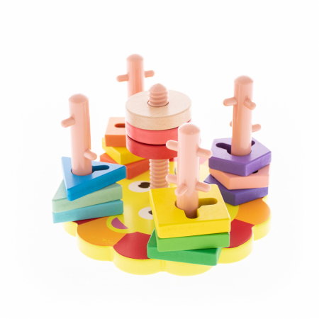 Jocuri - Cinci seturi de jucarii din lemn: coloane cu forme geometrice