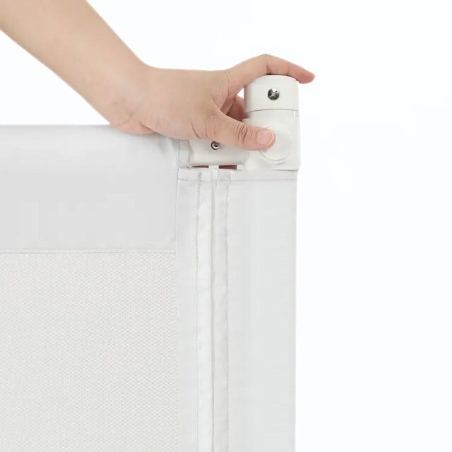 imagine bariera de pat cu mana si deget care simuleaza deschiderea barierelor de pat