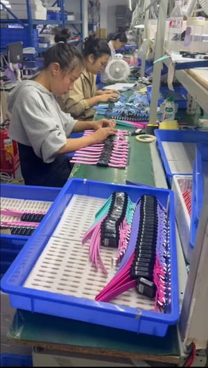 imagine din fabrica pe linia de asamblare curele cauciuc