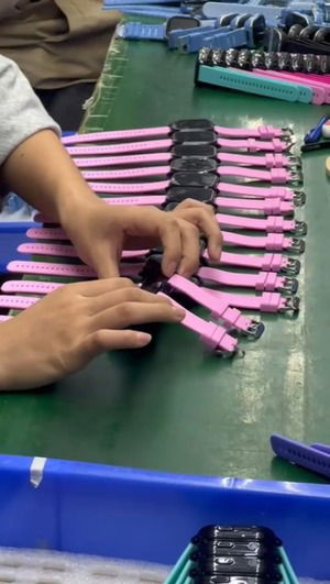 imagine cu zoom pe ceasuri si testarea lor