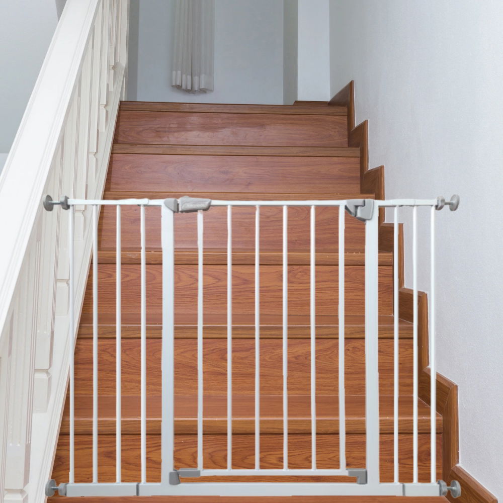 imagine cu poarta de siguranta in fata scarilor