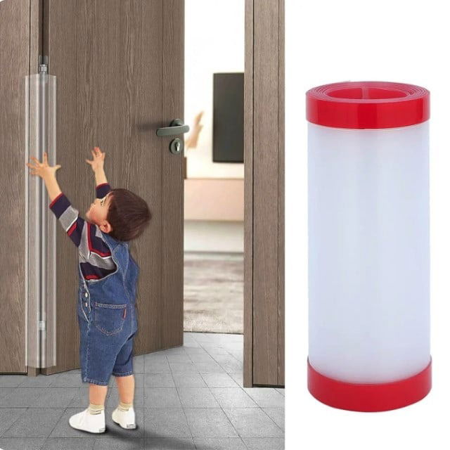 imagine cu copil care pune mana pe cantul usii cu riscul de a-si prinde manuta cand usa este inchisa si cu solutia propusa de empria.ro