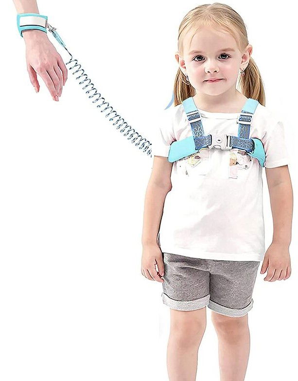 fetita cu ham legata de mama 