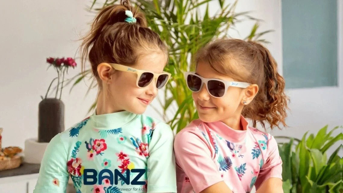 Cum alegi cei mai buni ochelari de soare pentru copii și bebeluși? Protecție UV necesară pentru ochii lor sensibili