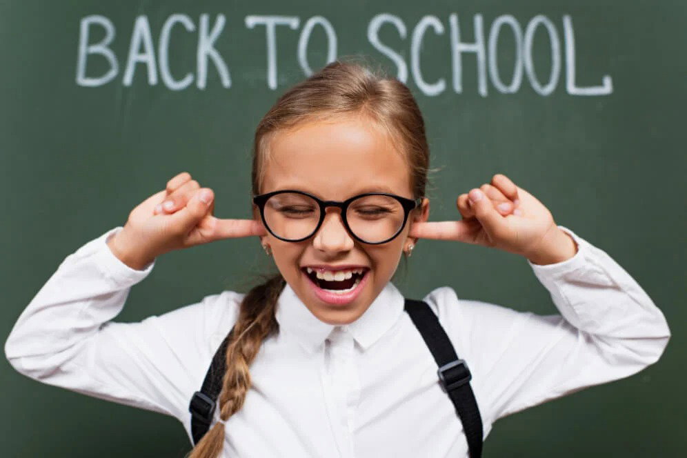 Protecția auditivă a copiilor în mediul școlar: De ce este importantă și cum o putem asigura