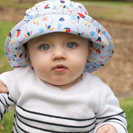 Pastrati copiii protejaศi de soare cu palaria de soare BANZยฎ Bubzee.