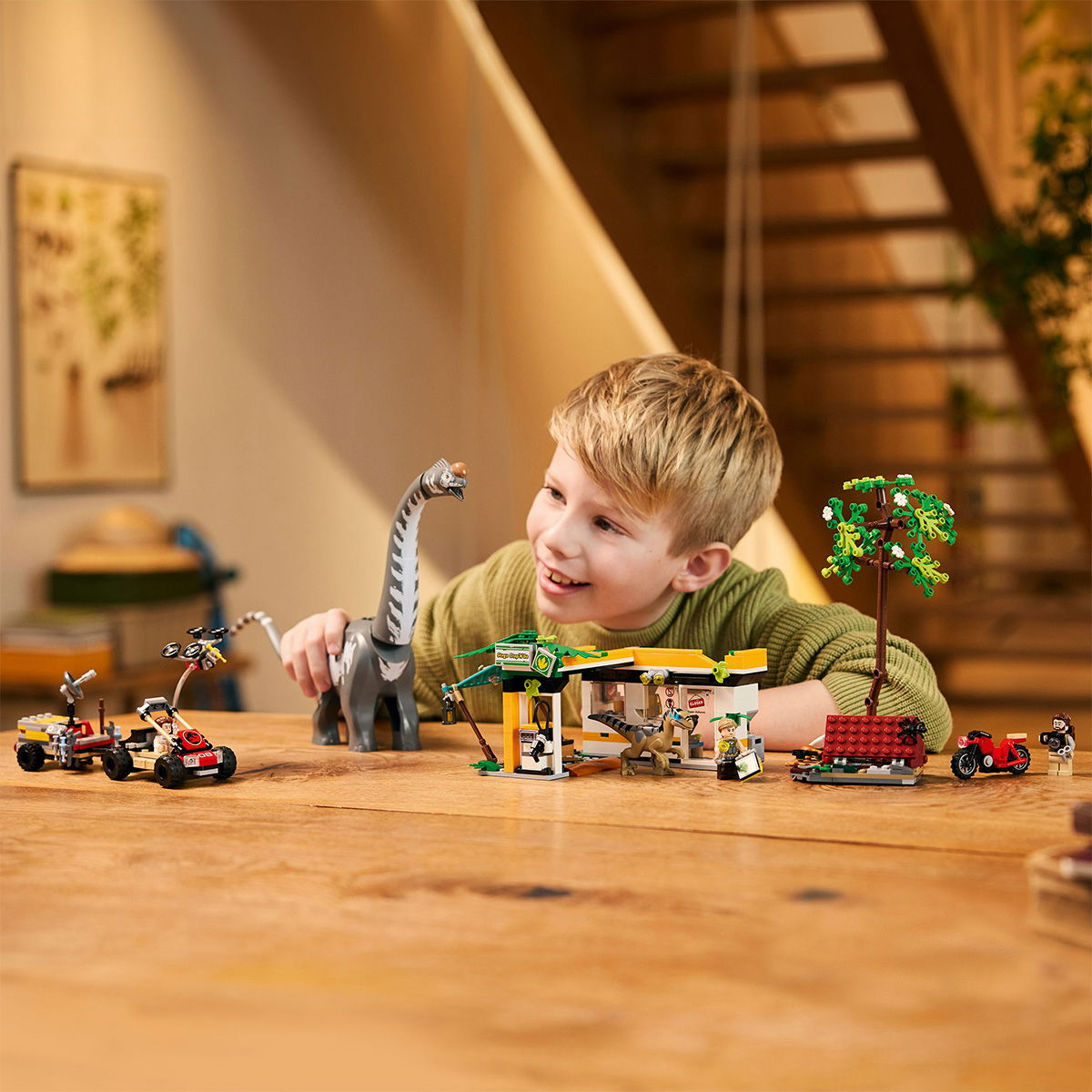 LEGO®  Jurassic World - Misiune de urmarire a unui Velociraptor si a unui Titanosaurus (76973), 582 piese [4]