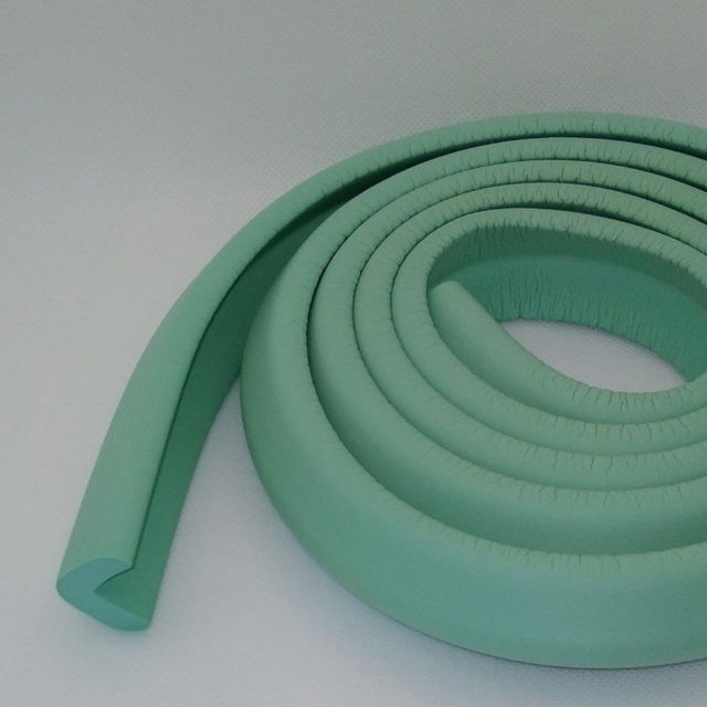 Banda protectie subtire maro pentru muchii si margini 2.3x0.9x200 cm_Buy4Baby [3]