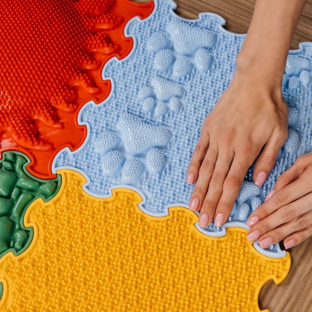 Covoras ortopedic, senzorial, set puzzle, 4 piese cu diferite texturi, Fantastic Four [9]
