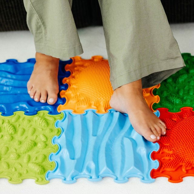 Covoras ortopedic, senzorial, set puzzle, 6 piese cu diferite texturi, Intensive Barefoot Path [3]