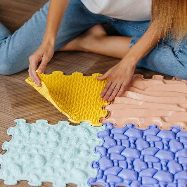 Covoras ortopedic, senzorial, set puzzle, 8 piese cu diferite texturi, Sensory&Calm Pastel Set [3]