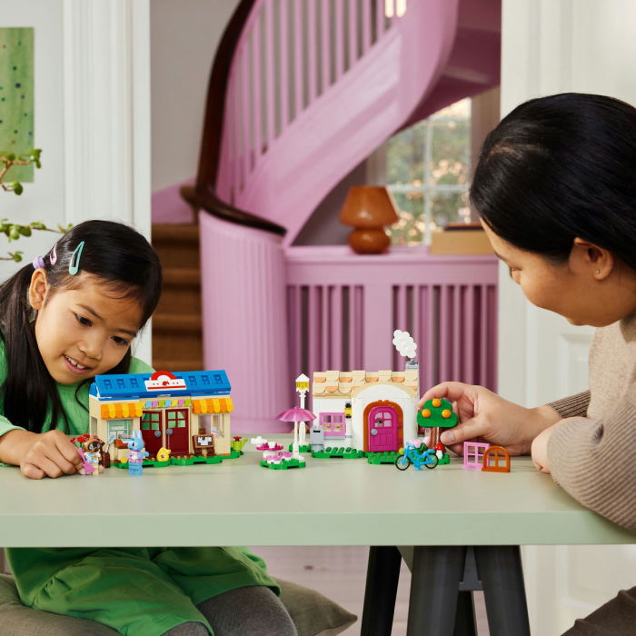  LEGO®  Animal Crossing - Nook's Cranny si casa lui Rosie (77050), 535 piese [9]