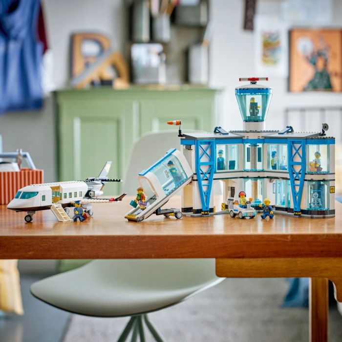 LEGO® City -  Aeroport cu avion (60502), 887 piese [8]