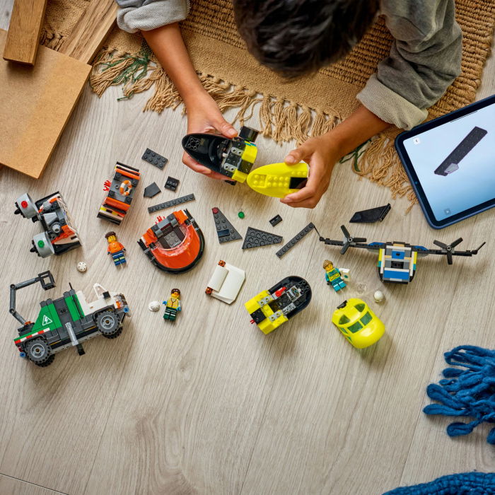 LEGO® City - Avion, autospeciala de service si aeroglisor in versiuni adaptate (60505), 990 piese [8]