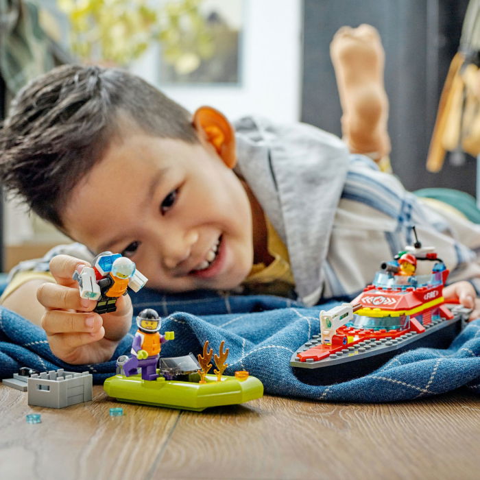 LEGO® City -  Barca de salvare a pompierilor (60373), 144 piese [5]