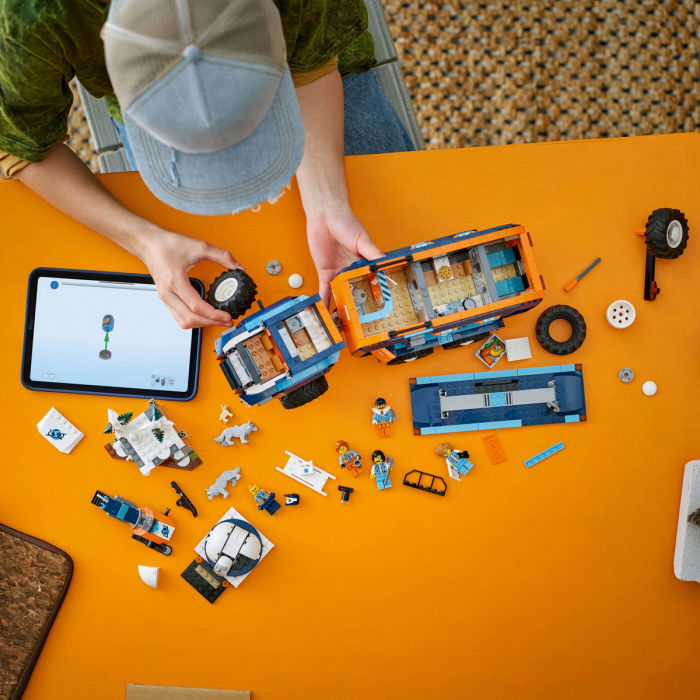  LEGO®  City - Camionul laborator stiintific al exploratorilor arctici (60471), 1064 piese [6]