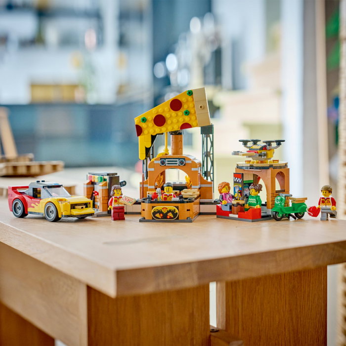 LEGO® City - Experienta livrarii de pizza cu vehicule (60496), 494 piese [6]