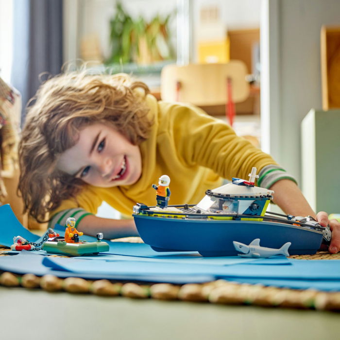 LEGO® City - Urmarire cu barca de politie (60456), 264 piese [7]