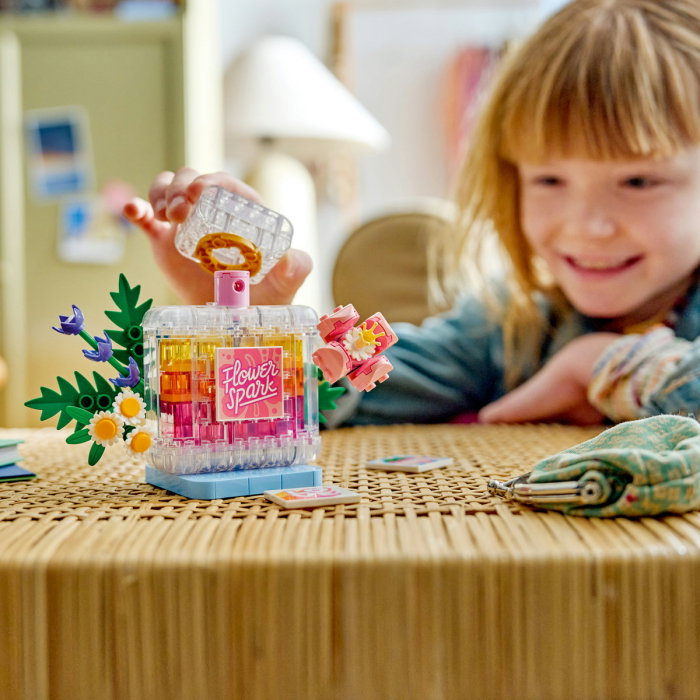 LEGO® Creator -  Sticla de parfum cu flori decorativa (31383), 286 piese [4]