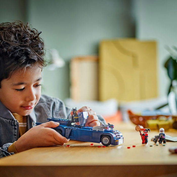  LEGO®  DC Super Heroes - Batman™ cu  Batmobile™ vs Harley Quinn™ si Mr. Freeze™ (76274), 435 piese [5]