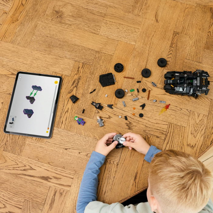 LEGO® DC Super Heroes - Batman™ Tumbler vs. Two-Face™ si Joker™ (76303), 429 piese [4]