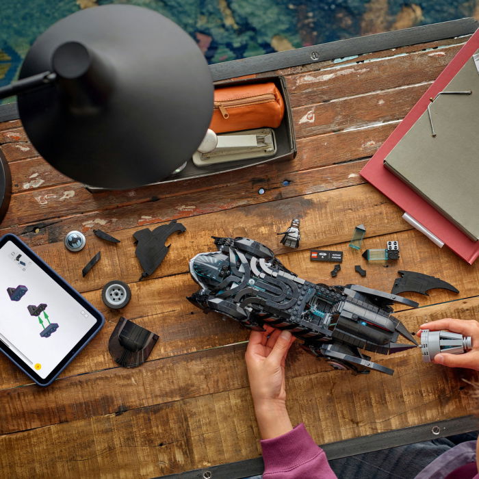 LEGO®  DC Super Heroes - Batmobilul din Batman Forever (76304), 909 piese [4]