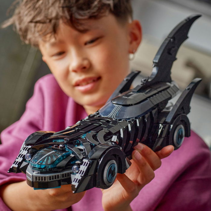 LEGO®  DC Super Heroes - Batmobilul din Batman Forever (76304), 909 piese [9]