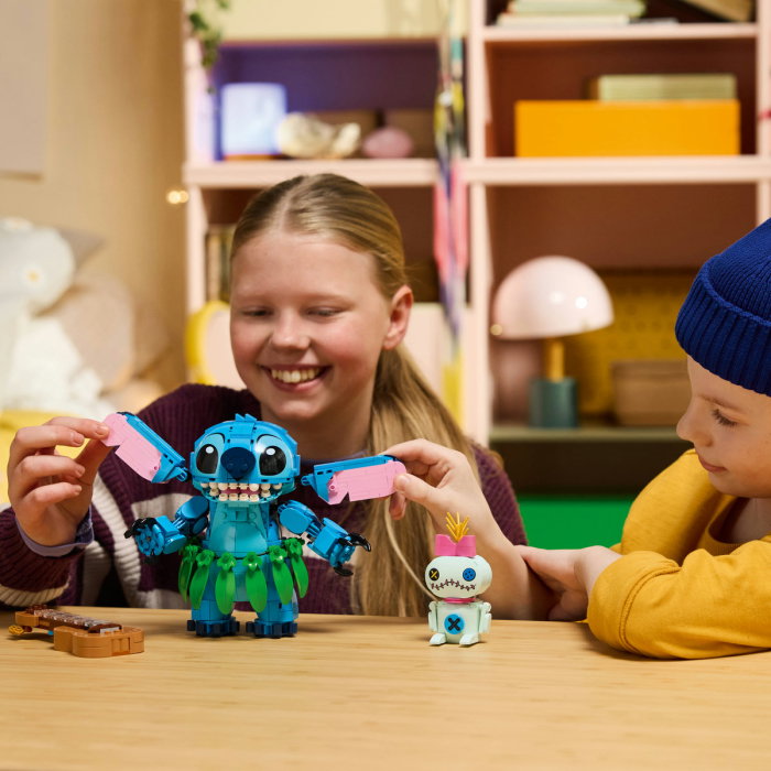 LEGO® Disney -  Stitch si Scrump (43296), 713 piese [4]