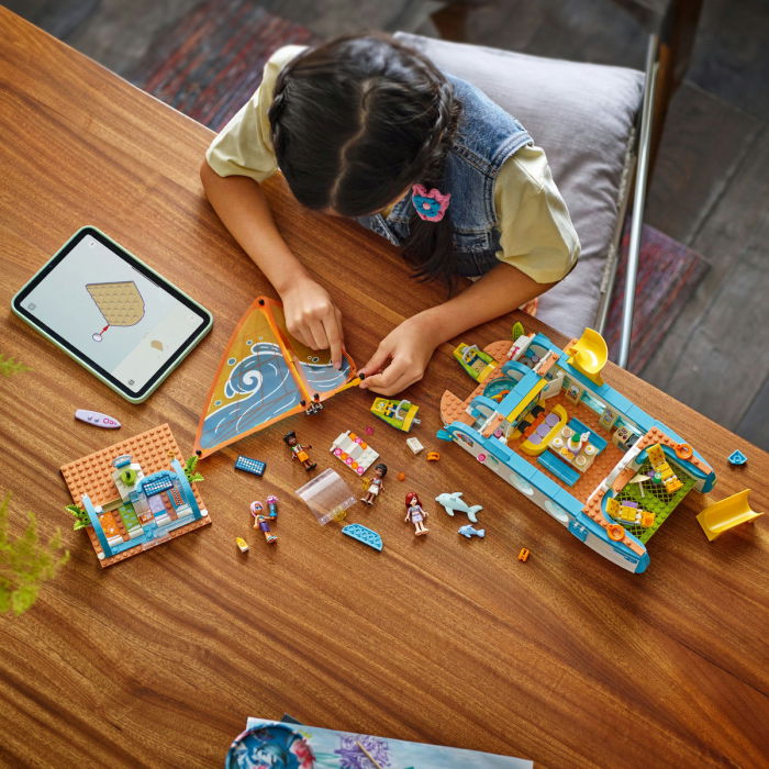  LEGO®  Friends - Calatoria aventuroasa cu barca (42664), 685 piese [6]