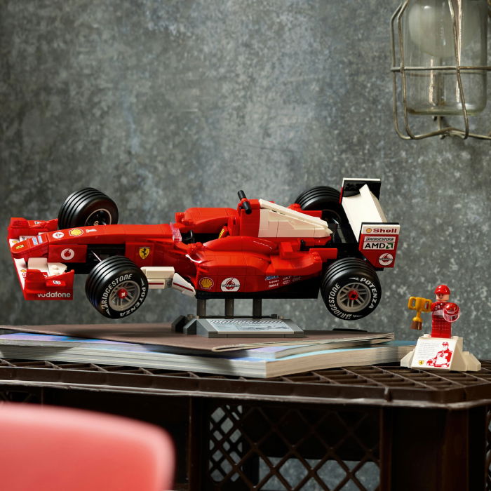 LEGO® Icons (Creator Expert) - Ferrari F2004 si Michael Schumacher (11375), 735 piese [10]