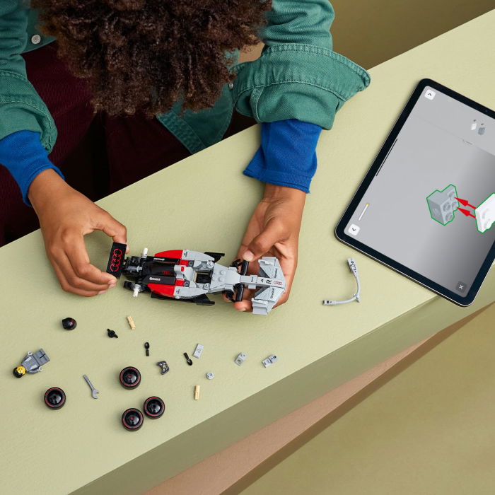 LEGO® Speed Champions - Masina de curse Audi Revolut F1 Team R26 (77259), 216 piese [8]