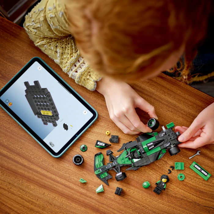  LEGO®  Speed Champions - Masina de curse KICK Sauber F1® Team C44 (77247), 259 piese [4]