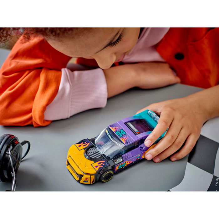  LEGO®  Speed Champions - NASCAR® Next Gen Chevrolet Camaro ZL1 (76935), 328 piese [6]