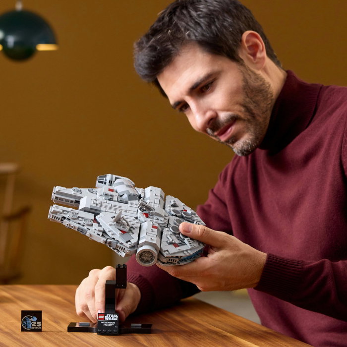 LEGO® Star Wars -  Millennium Falcon™ (75375), 921 piese [5]