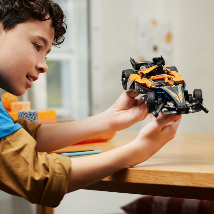 LEGO®  Technic - Masina de cursa NEOM McLaren Formula E  (42169), 452 piese [5]