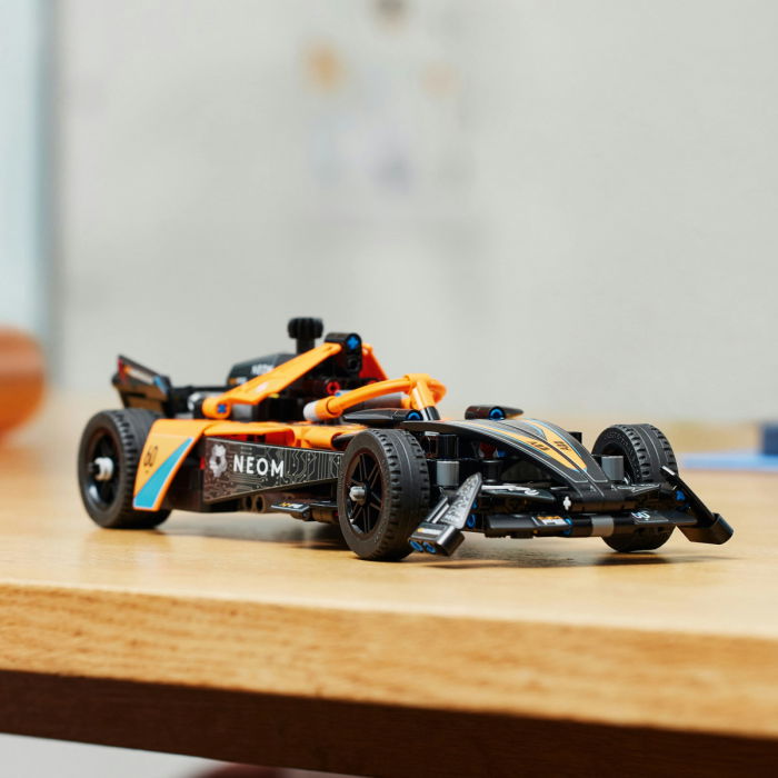  LEGO®  Technic - Masina de cursa NEOM McLaren Formula E  (42169), 452 piese [6]