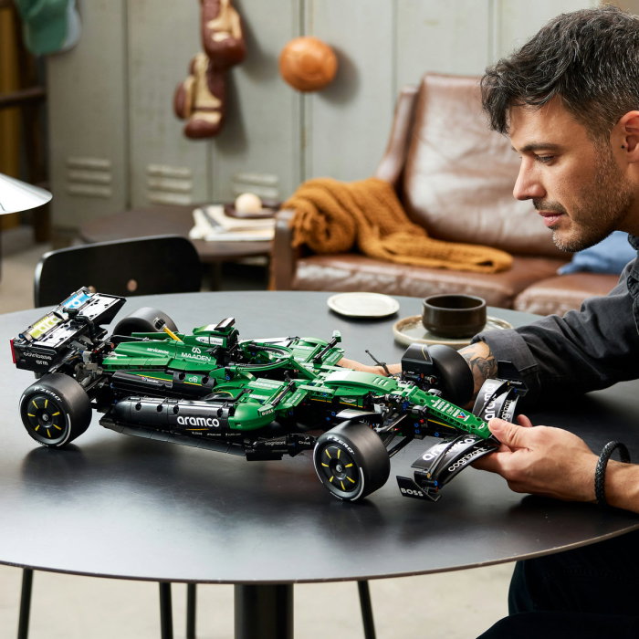 LEGO® Technic -  Mașina F1® Aston Martin Aramco AMR25 (42240), 1547 piese [4]