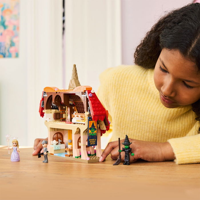 LEGO® Wicked -  Glinda si Elphaba viziteaza Munchkinland (75690), 744 piese [6]