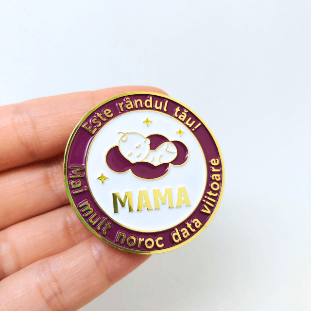 Moneda cine il schimba pe bebe, in cutie de cadou elegant pentru parinti cu nou-nascuti, Empria, in romana [5]