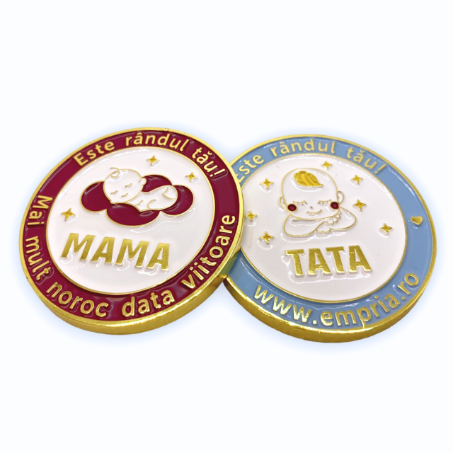 Moneda cine il schimba pe bebe, in cutie de cadou elegant pentru parinti cu nou-nascuti, Empria, in romana [9]