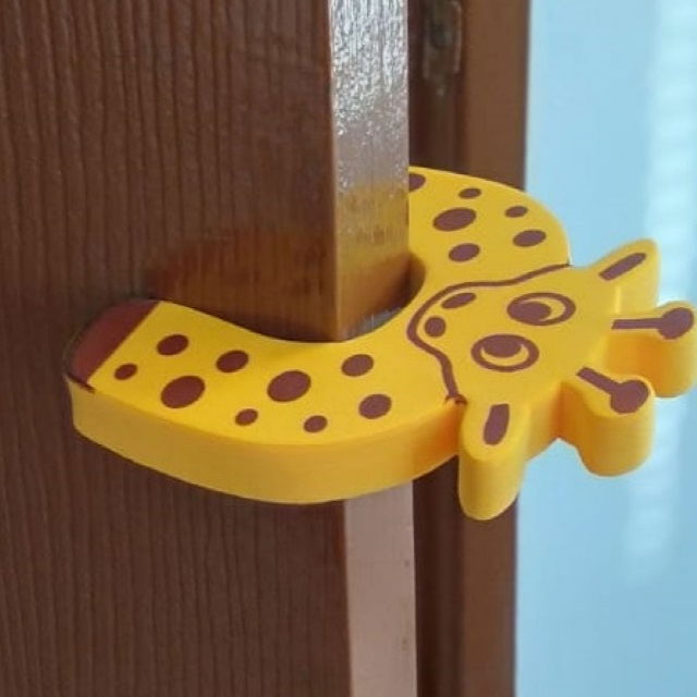 Opritor de usa Empria [3]