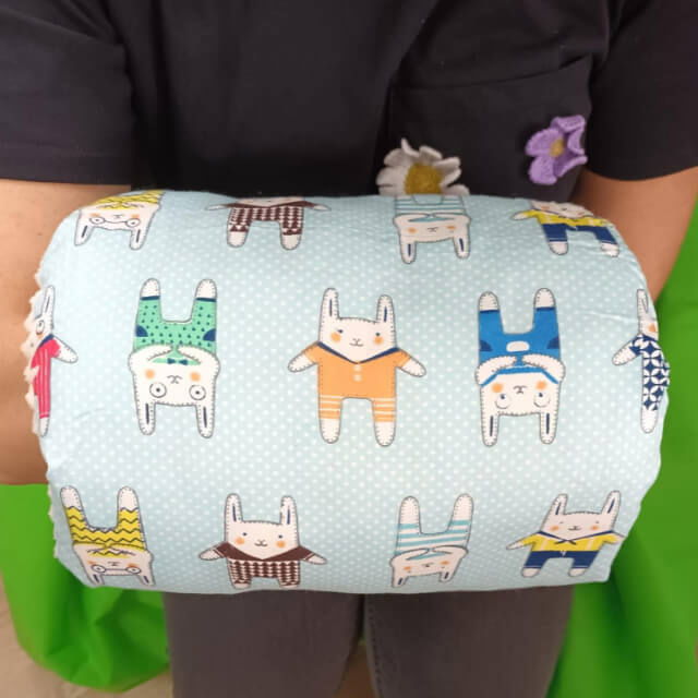 Perna de alaptare bebelusi pentru brat,perna relaxare, Empria, 24x20x10 cm, Pets [11]