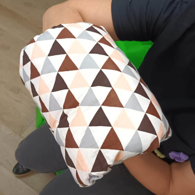 Perna de relaxare pentru brat, perna alaptare bebelusi, Empria, 24x20x10 cm, Shapes [12]