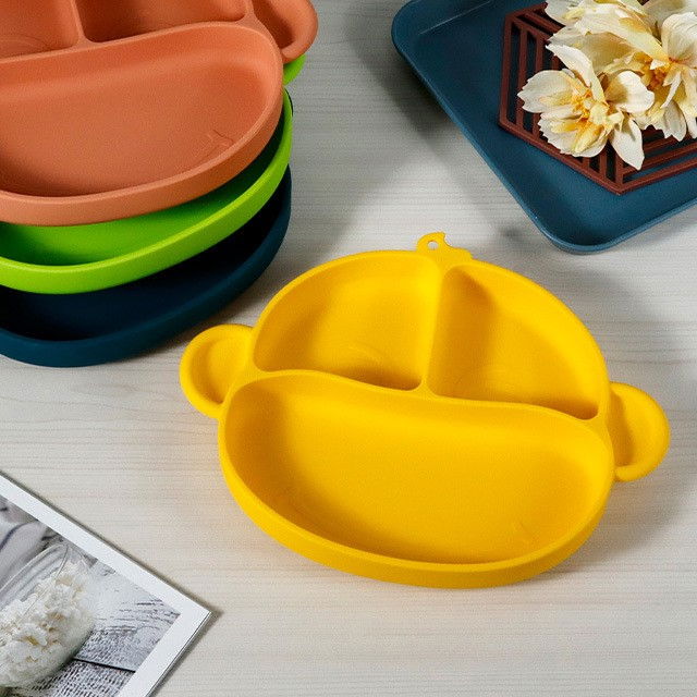 Set hranire bebelusi si copii, stangaci dreptaci sau ambidextri, farfurie silicon si tacamuri metalice, silicon fara alergeni, Empria, Maimutica, Galben [8]