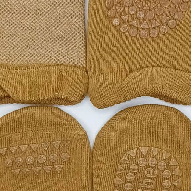 Set protectii anti-alunecare bebe, genunchiere si sosete, Maro [4]