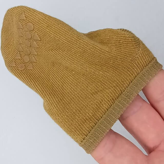 Set protectii anti-alunecare bebe, genunchiere si sosete, Maro [6]