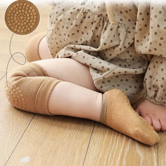 Set protectii anti-alunecare copil, genunchiere si sosete, Diverse Culori