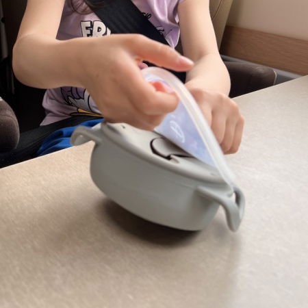 Cana din silicon 2 in 1, pentru gustari si apa, cu capac anti-varsare, Empria, Diverse culori [6]