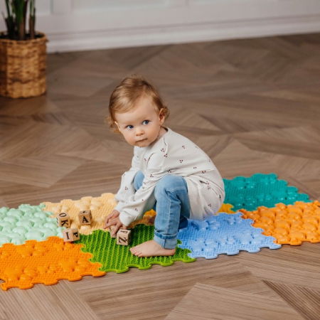 Covorase ortopedice senzoriale - Covoras masaj tip puzzle, 8 piese cu texturi variate – First Steps